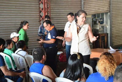 Casilleros reciben capacitación sobre atención al cliente