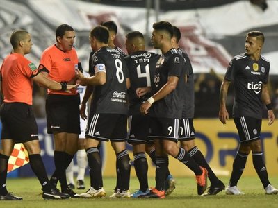 Lamentable ataque al árbitro Juan López