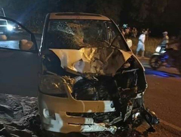 Choque entre dos motocicletas y una furgoneta deja un adolescente fallecido - ADN Paraguayo