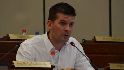 Senador Cartista en contra de devolver la terna para la Corte