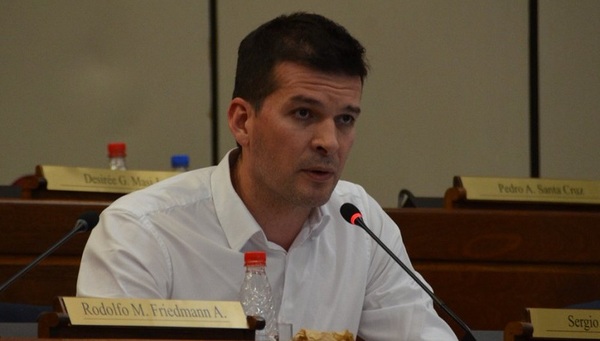 Senador Cartista en contra de devolver la terna para la Corte