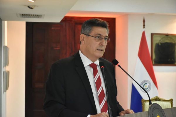 Excanciller renuncia a su cargo en el Ministerio del Interior