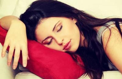 Cinco razones por las que es recomendable tomar una siesta cada día - SNT