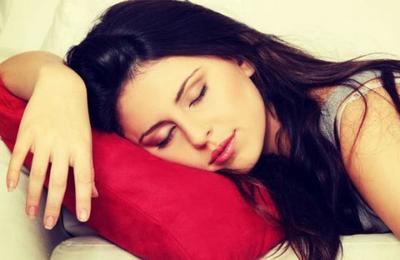 Cinco razones por las que es recomendable tomar una siesta cada día - C9N