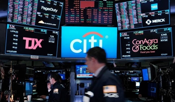 HOY / "Lunes negro" en las bolsas mundiales por la caída del petróleo y el temor al coronavirus