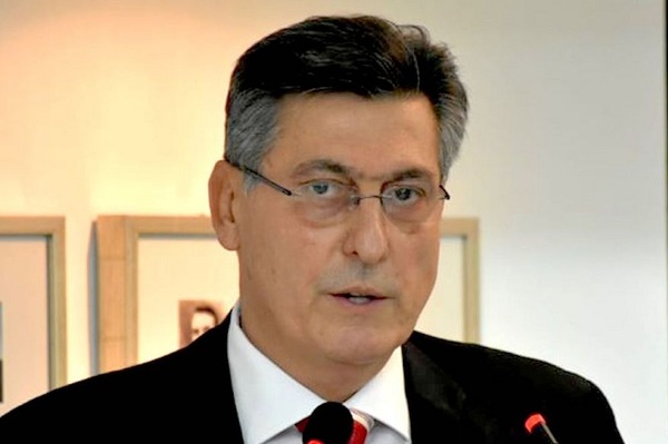 Renuncia asesor del Ministro Euclides Acevedo