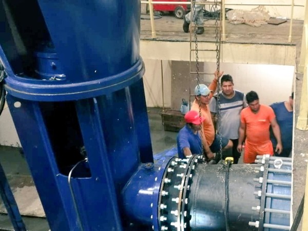 Luego de 28 años se procedió al cambio de la primera de tres bombas de agua cruda