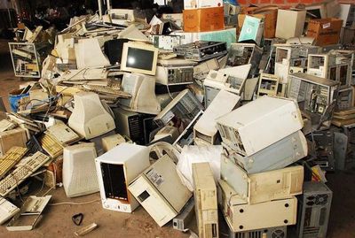 Desechar incorrectamente la basura electrónica puede dañar tu salud - Periodismo Joven - ABC Color