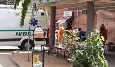 Traslado con trajes alarma a pacientes en Calle'i