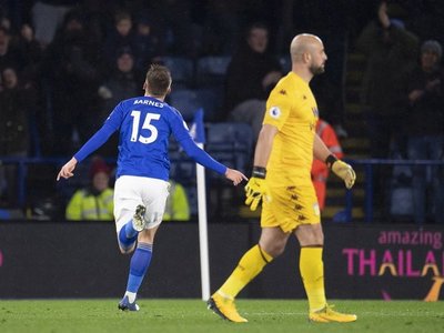 Un error de Reina encarrila la goleada del Leicester