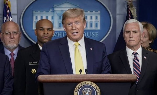HOY / Trump minimiza muertes por coronavirus en EE.UU. y compara cifra con la gripe común