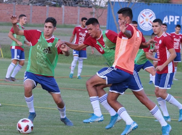 Intenso entrenamiento de las Selecciones Juveniles - APF