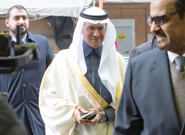 Precio del petróleo cae por rebajas implementadas por Arabia Saudita