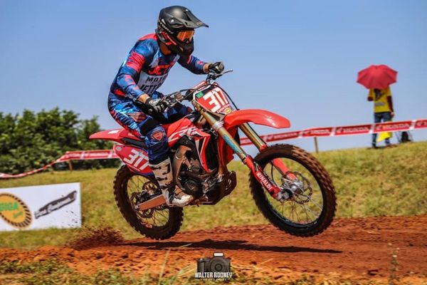 Carlos Méndez brilló en inicio del Nacional de motocross