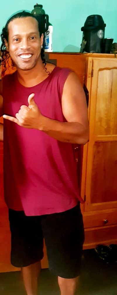 Ronaldinho intenta salir de prisión hoy por segunda vez - Política - ABC Color