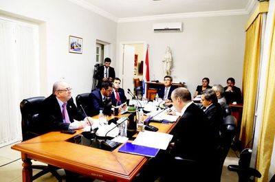 El Consejo insiste en justificar el mamarracho de terna para la Corte - Política - ABC Color