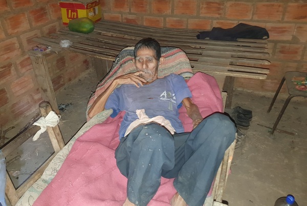 Sexagenario en estado de abandono pide ayuda para encontrar a sus familiares