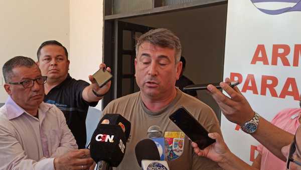 Periodistas deben pedir PERMISO al prepotente capitán de la Marina, Walter Díaz, para trabajar en CDE