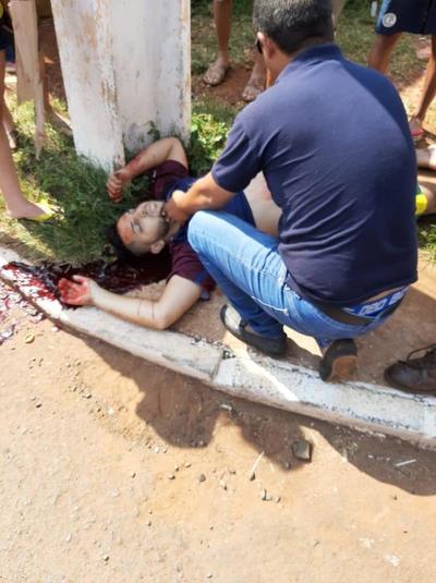 Motociclista atropellado por un automovilista borracho lucha por su vida en el hospital