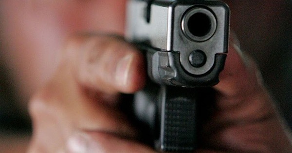 Un joven fue asaltado a punta de pistola