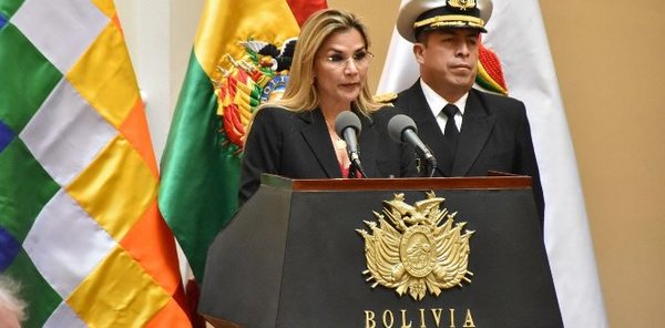 A pocos días de haberlo ratificado en el cargo, Jeanine Áñez destituyó al ministro de Defensa | .::Agencia IP::.
