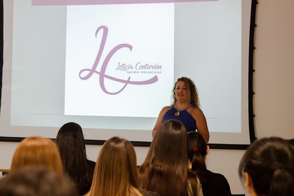 Agrofértil celebró el Día Internacional de la Mujer ofreciendo un foro sobre motivación | Lambaré Informativo