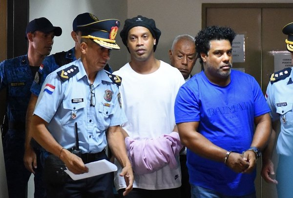 Ronaldinho seguirá preso en Paraguay