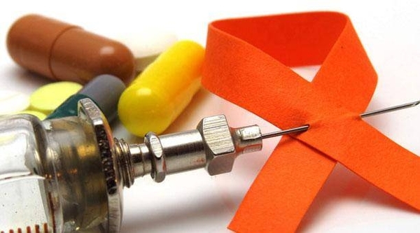 HOY / Vacunas e implantes en vez de la píldora diaria será en breve un avance en el tratamiento del VIH