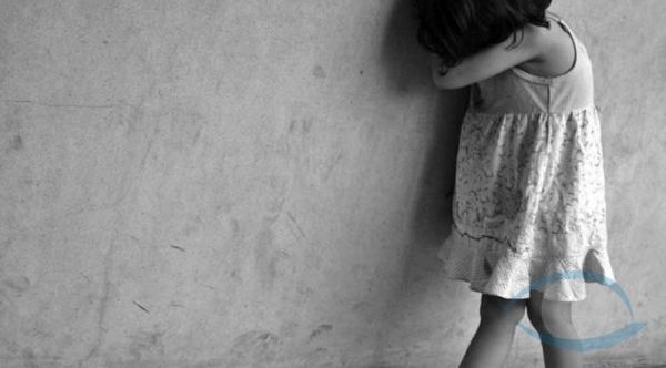 Mujer fue condenada a 13 años de prisión por complicidad en abuso contra su hija