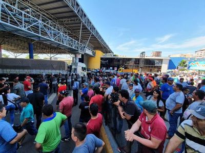 Cierre intermitente en la cabecera del Puente de la Amistad - ABC en el Este - ABC Color