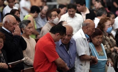 HOY / Coronavirus: recomiendan evitar el saludo de la paz en las misas