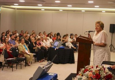 Ministra del TSJE encabezó capacitación a mujeres