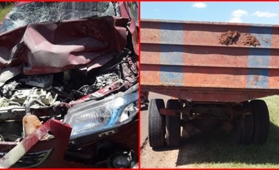 Automóvil embiste contra un camión y conductor queda lesionado