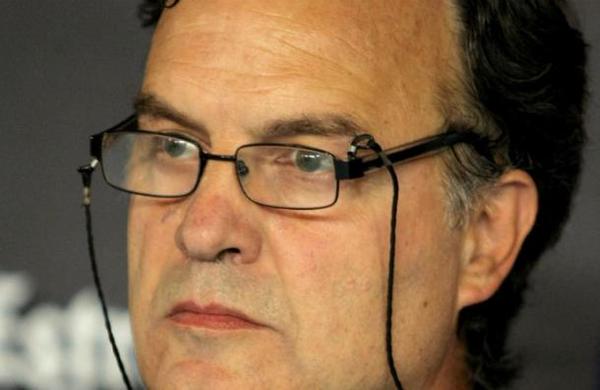 ¿Sabía lo que iba a ocurrir? Bielsa ni se inmuta ante golazo del Leeds - C9N