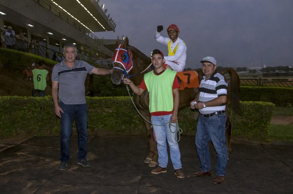 Único fue el más ligero en el hándicap del Jockey