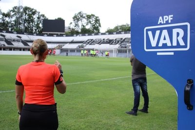 El VAR llega a un estadio del interior para un juego de Olimpia