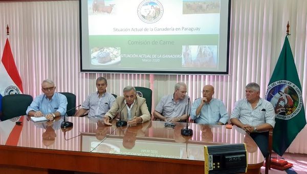 Ganaderos claman por mejores precios y piden a la industria que no los tome por “tontos”