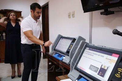 TSJE instruye a diputados con las nuevas máquinas de votación
