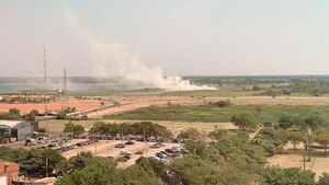 Crónica / Un incendio feroz oiko en los esterales