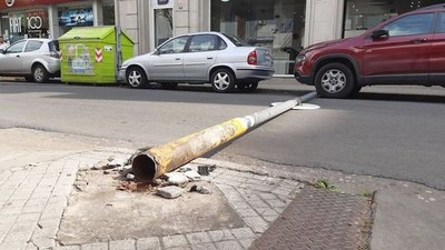 Colectivo echó columna de la ANDE en Caacupé | Crónica