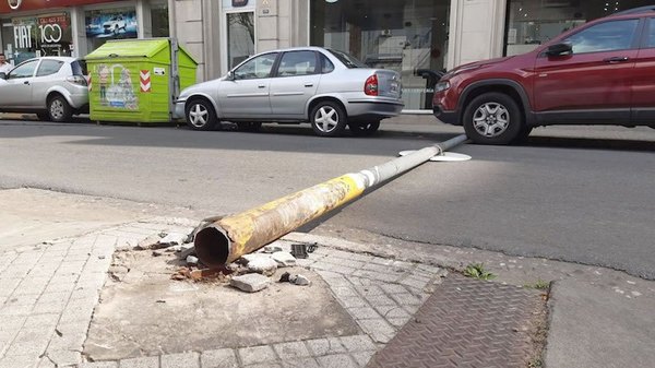 Colectivo echó columna de la ANDE en Caacupé | Crónica