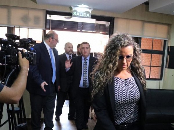 Funcionarios son imputados por los documentos falsos