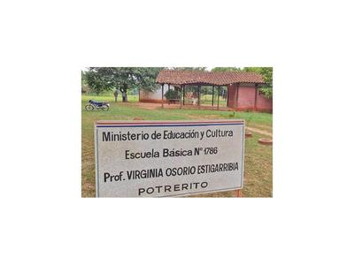 Una antigua escuela rural de Concepción, por derrumbarse