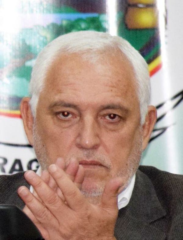 Denuncian sobrefacturación en  la gobernación de Itapúa - Política - ABC Color