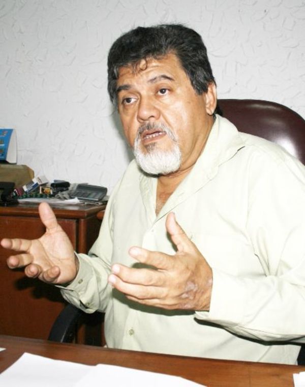 Moncho Azuaga reclama ante despido - Artes y Espectáculos - ABC Color
