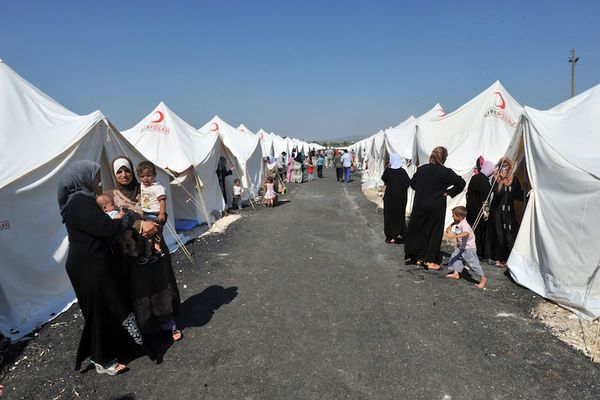Turquía amenaza con permitir que Europa se inunde de solicitantes de asilo