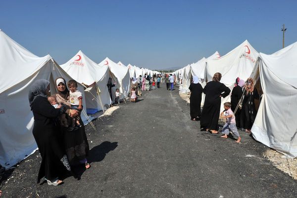 Turquía amenaza con permitir que Europa se inunde de solicitantes de asilo