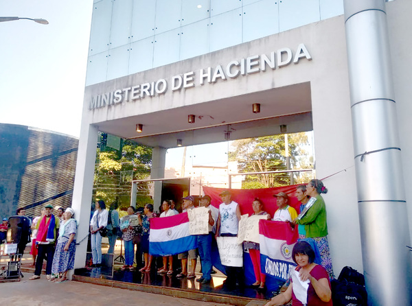 Adultos mayores cumplen 46 días de manifestación en reclamo de pensión