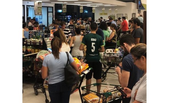 Supermercadistas piden calma tras masiva concurrencia de personas y aseguran que precios no subirán