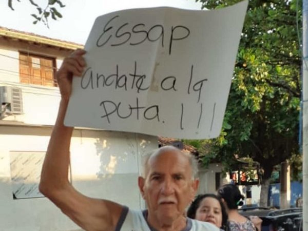 Pobladores de Tacumbú salen a las calles para pedir agua a la Essap